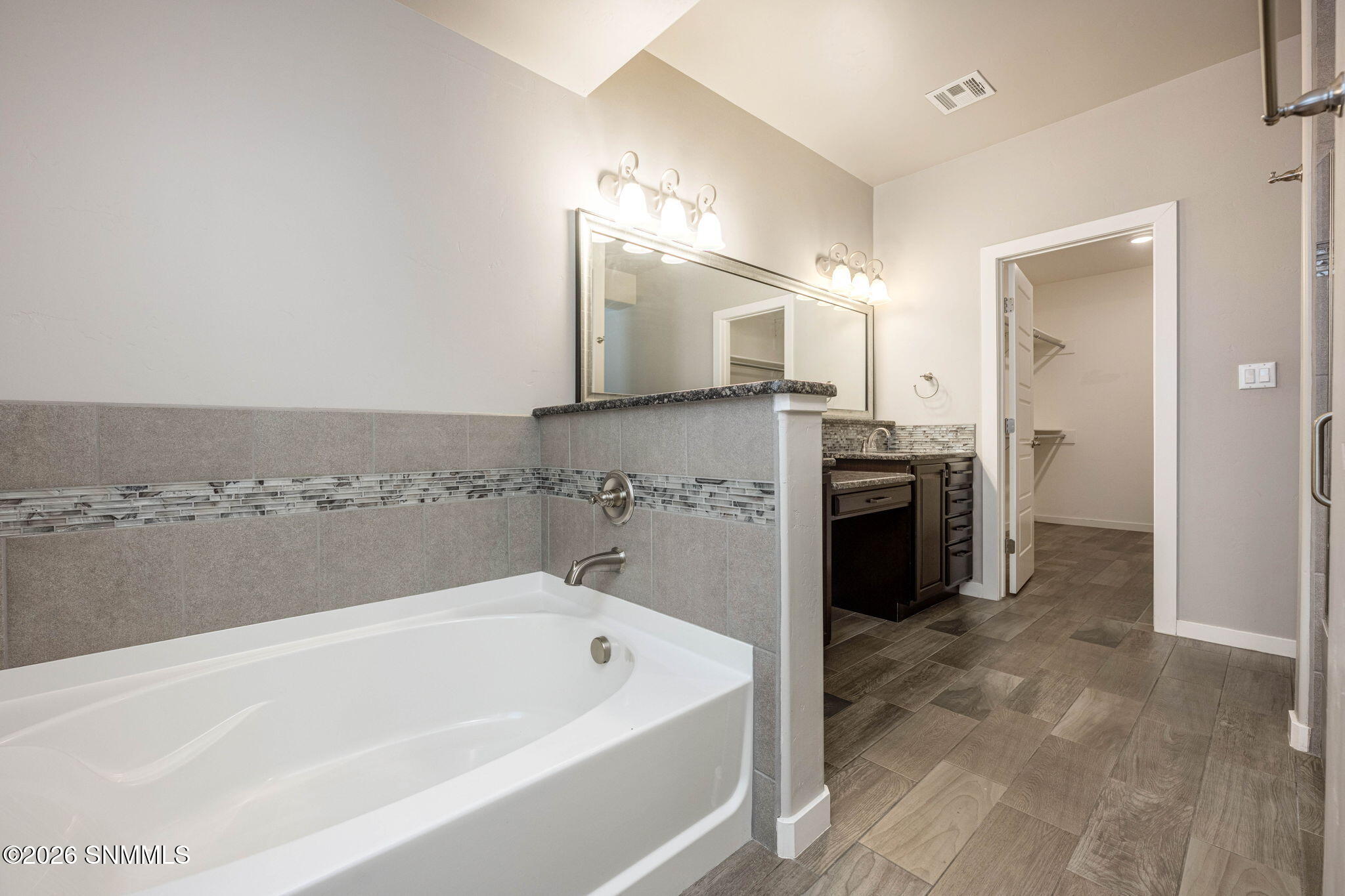 28-web-or-mls-Snappin Homes (Petaluma253