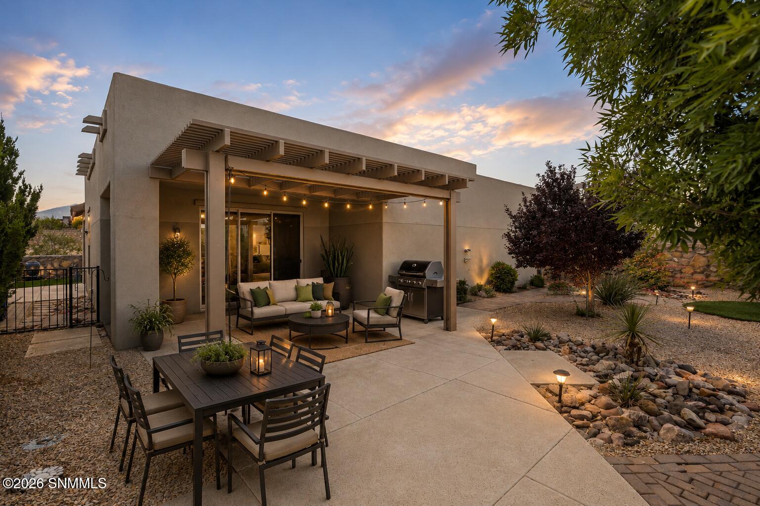Petaluma virtually staged back patio