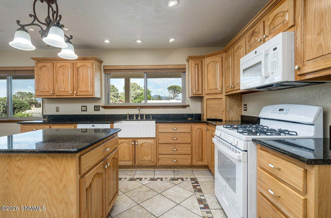 11-Kitchen-1840 Las Tunas Dr