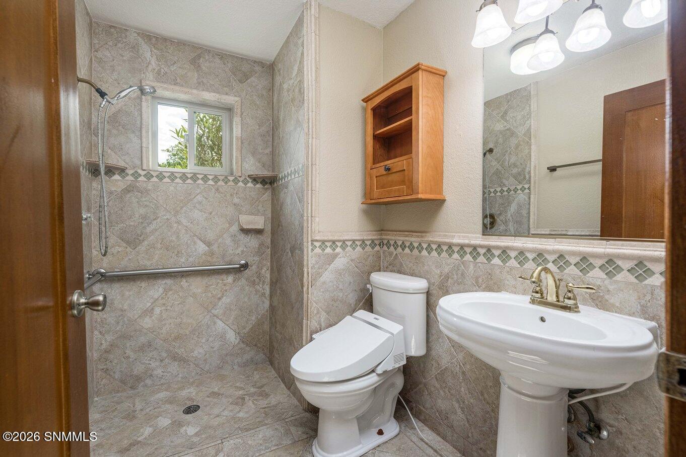 15-Downstairs Guest Bath-1840 Las Tunas