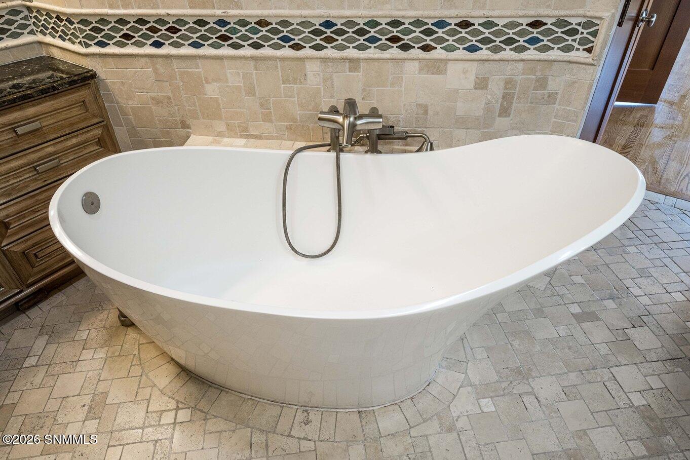 29-Master Bath-1840 Las Tunas Dr
