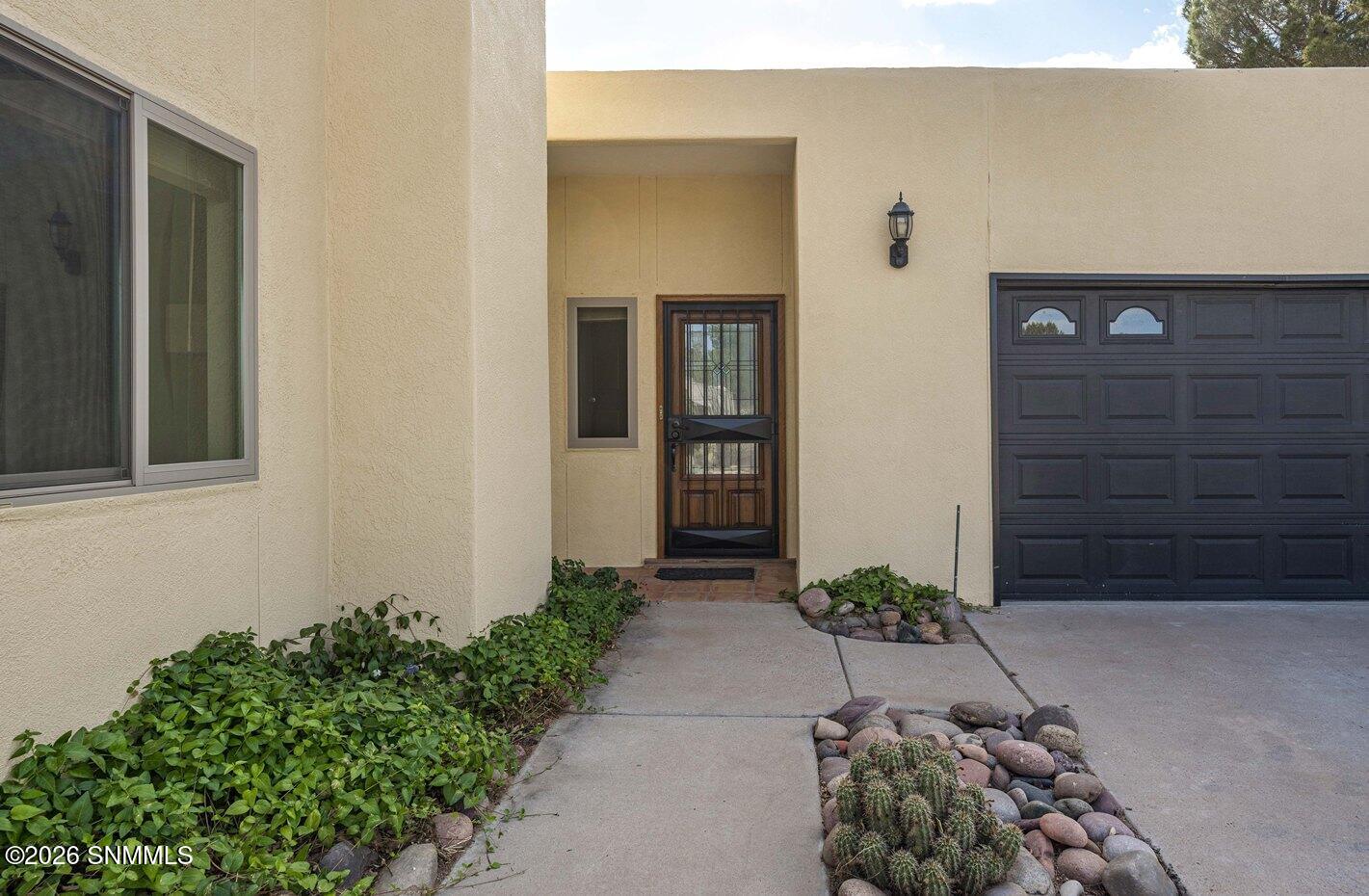 03-Front Entry-1840 Las Tunas Dr