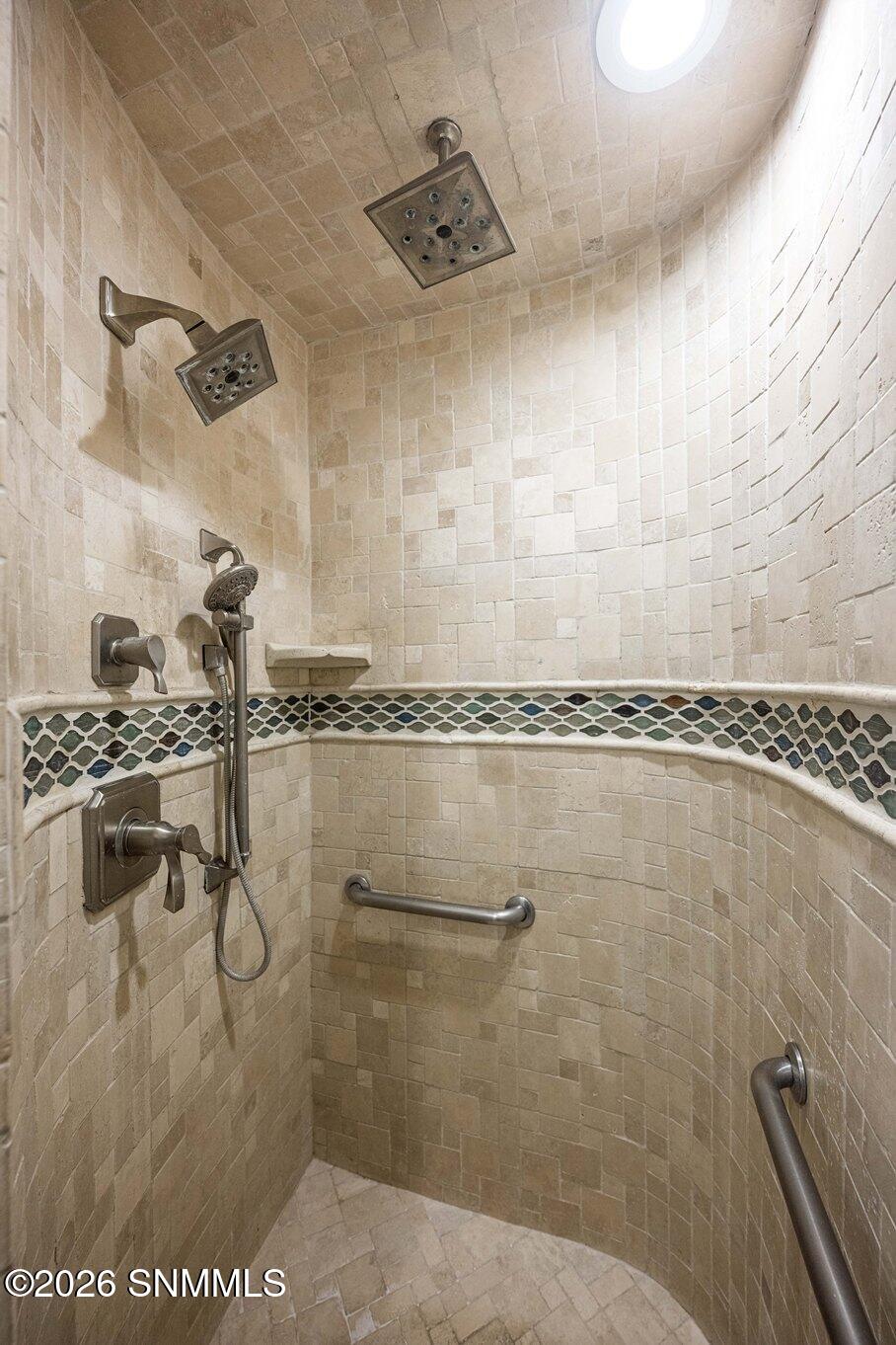 30-Master Bath-1840 Las Tunas Dr