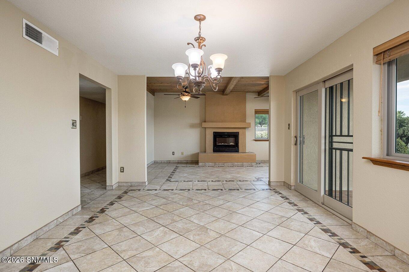 04-Dining Area to Living Room-1840 Las T