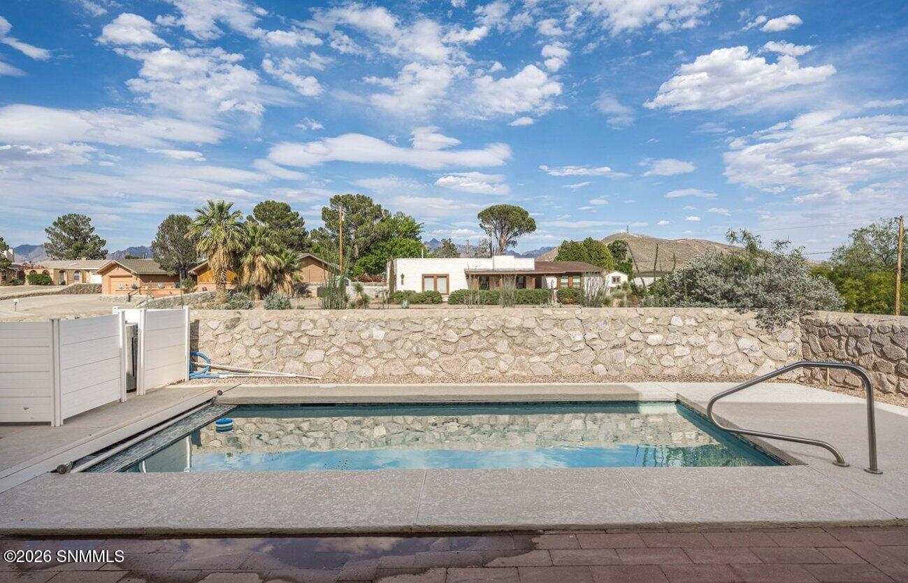 46-Poolside-1840 Las Tunas Dr