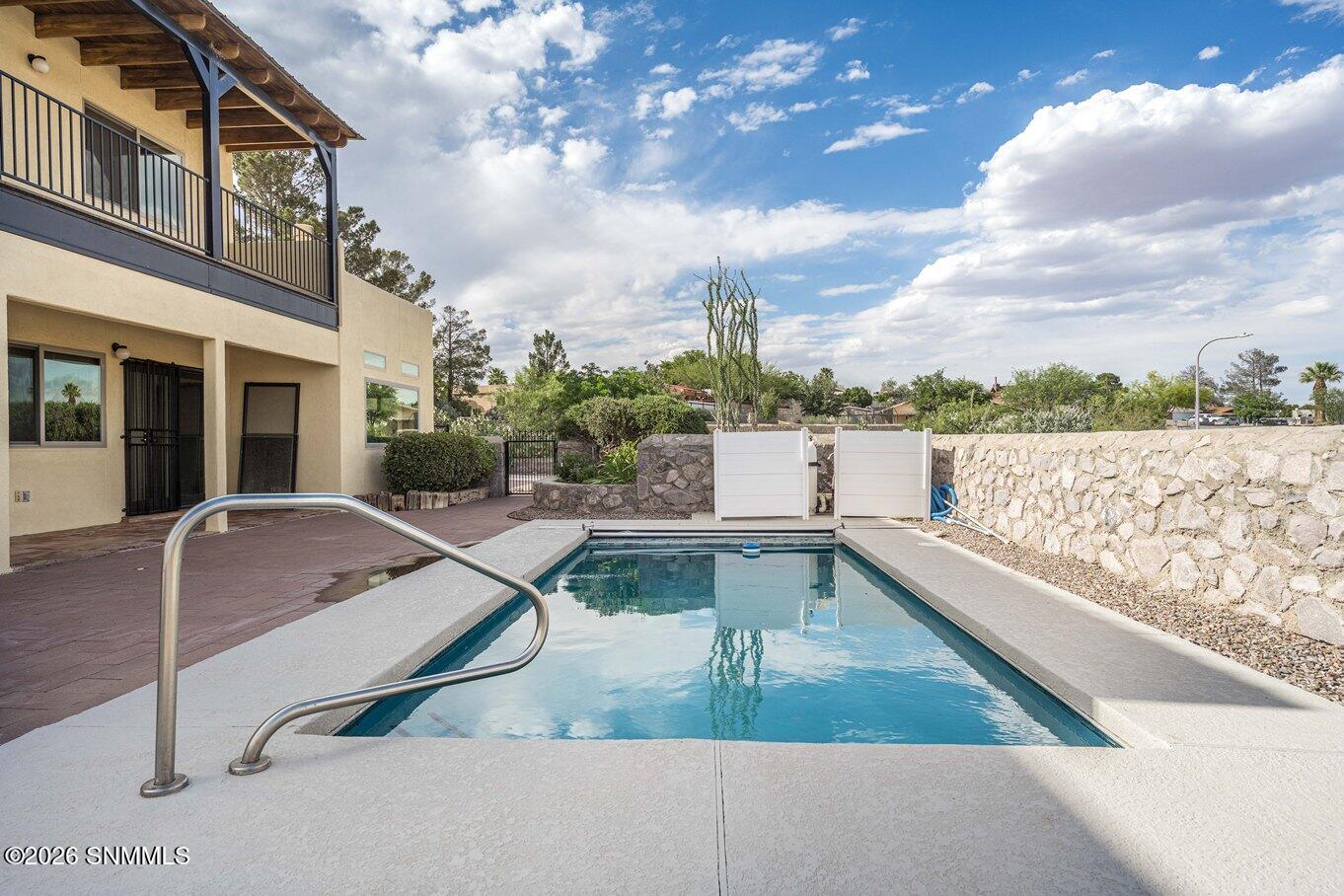 48-Poolside-1840 Las Tunas Dr