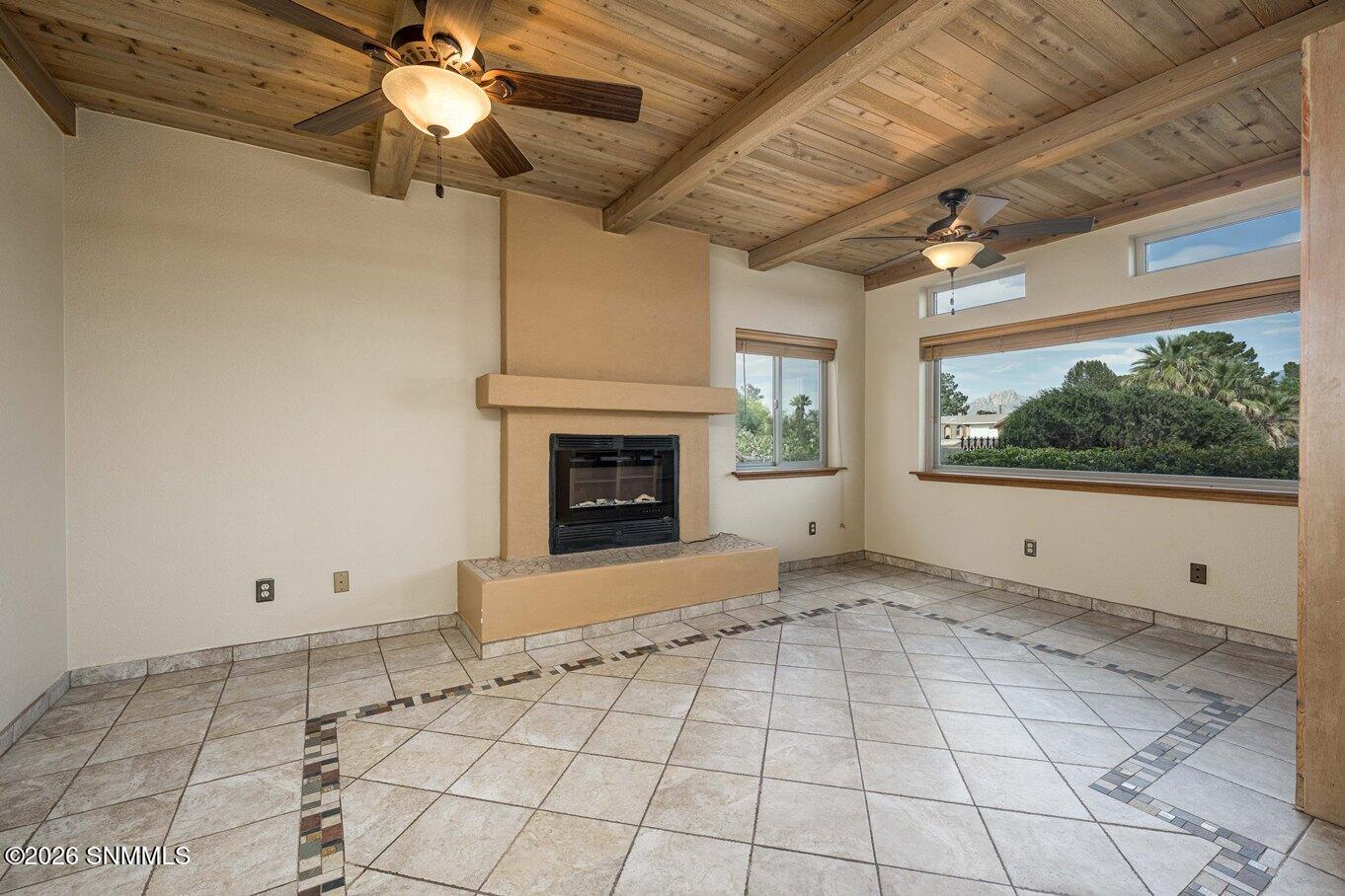 05-Living Room-1840 Las Tunas Dr