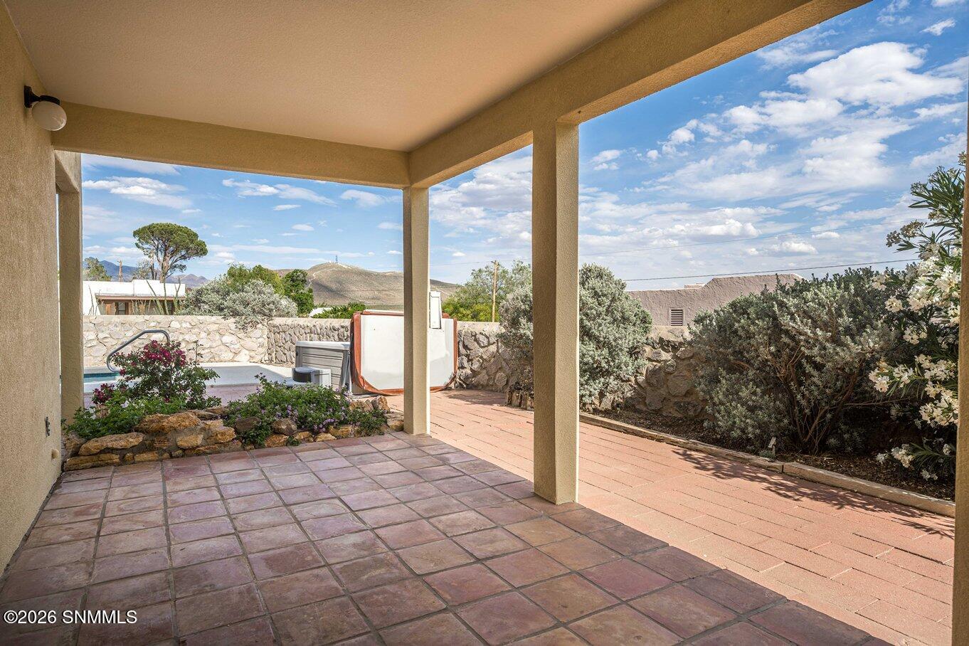 50-South Patio-1840 Las Tunas Dr