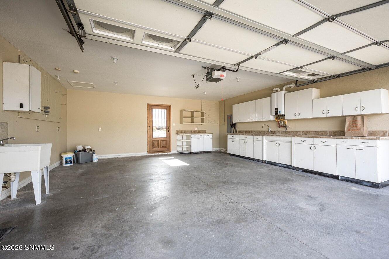 54-Garage-1840 Las Tunas Dr