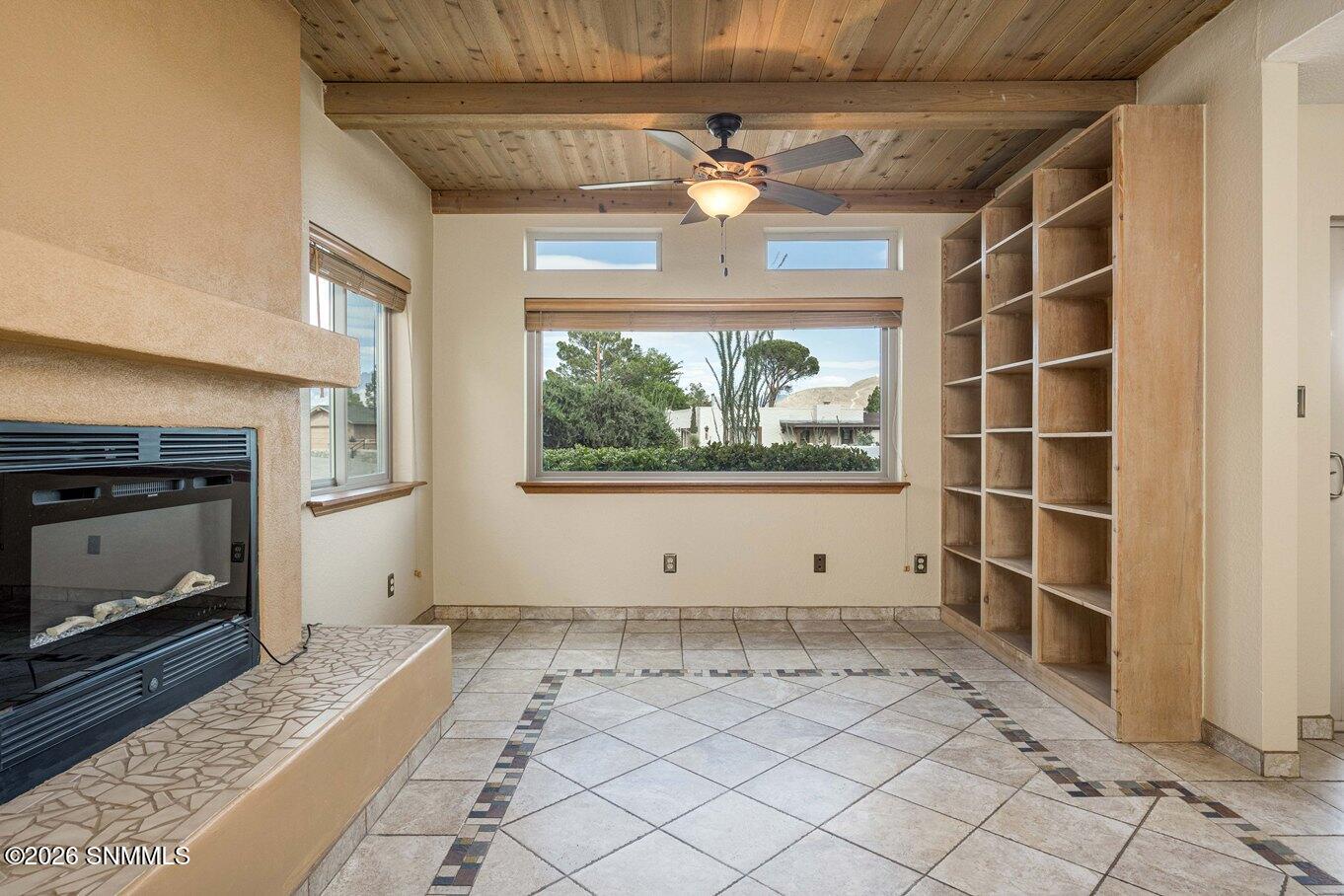 06-Living Room-1840 Las Tunas Dr