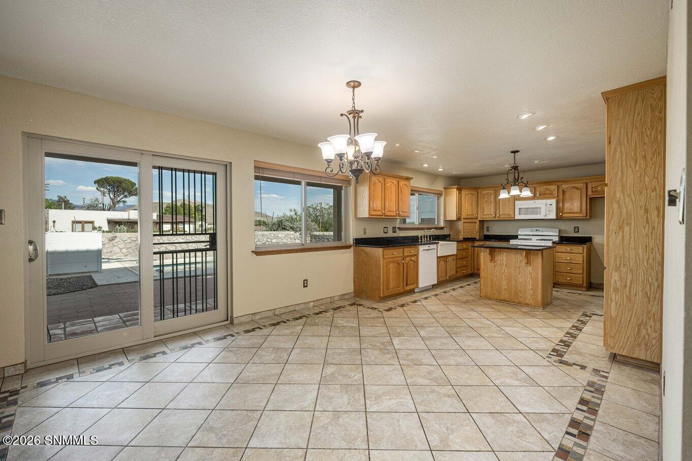07-Dining Area & Kitchen-1840 Las Tunas