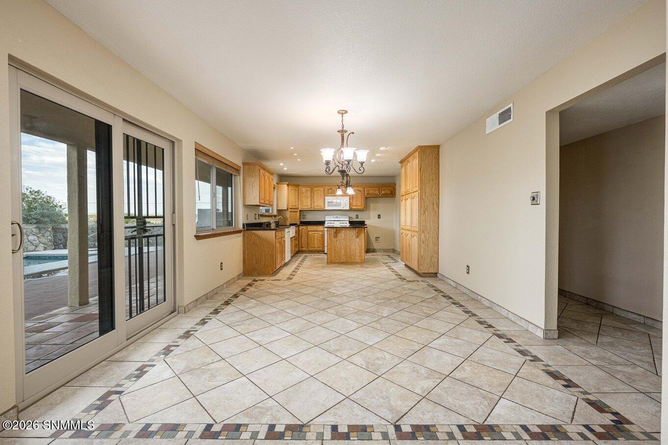 08-Dining Area & Kitchen-1840 Las Tunas