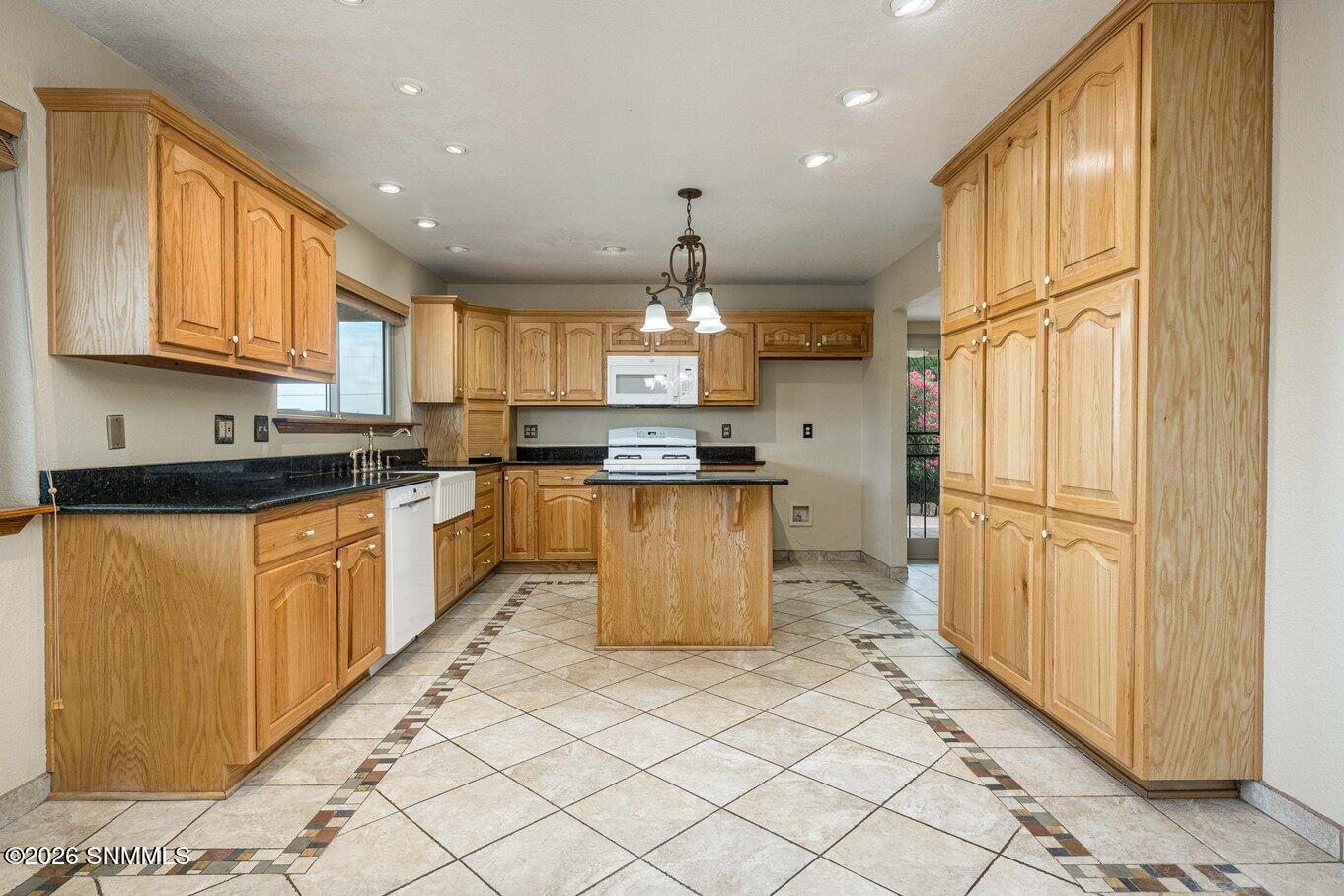 09-Kitchen-1840 Las Tunas Dr