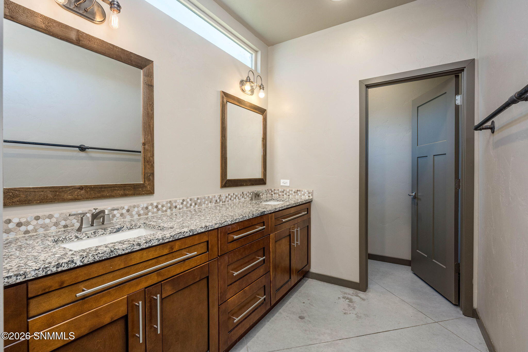 25-web-or-mls-Snappin Homes (ViaEstrella