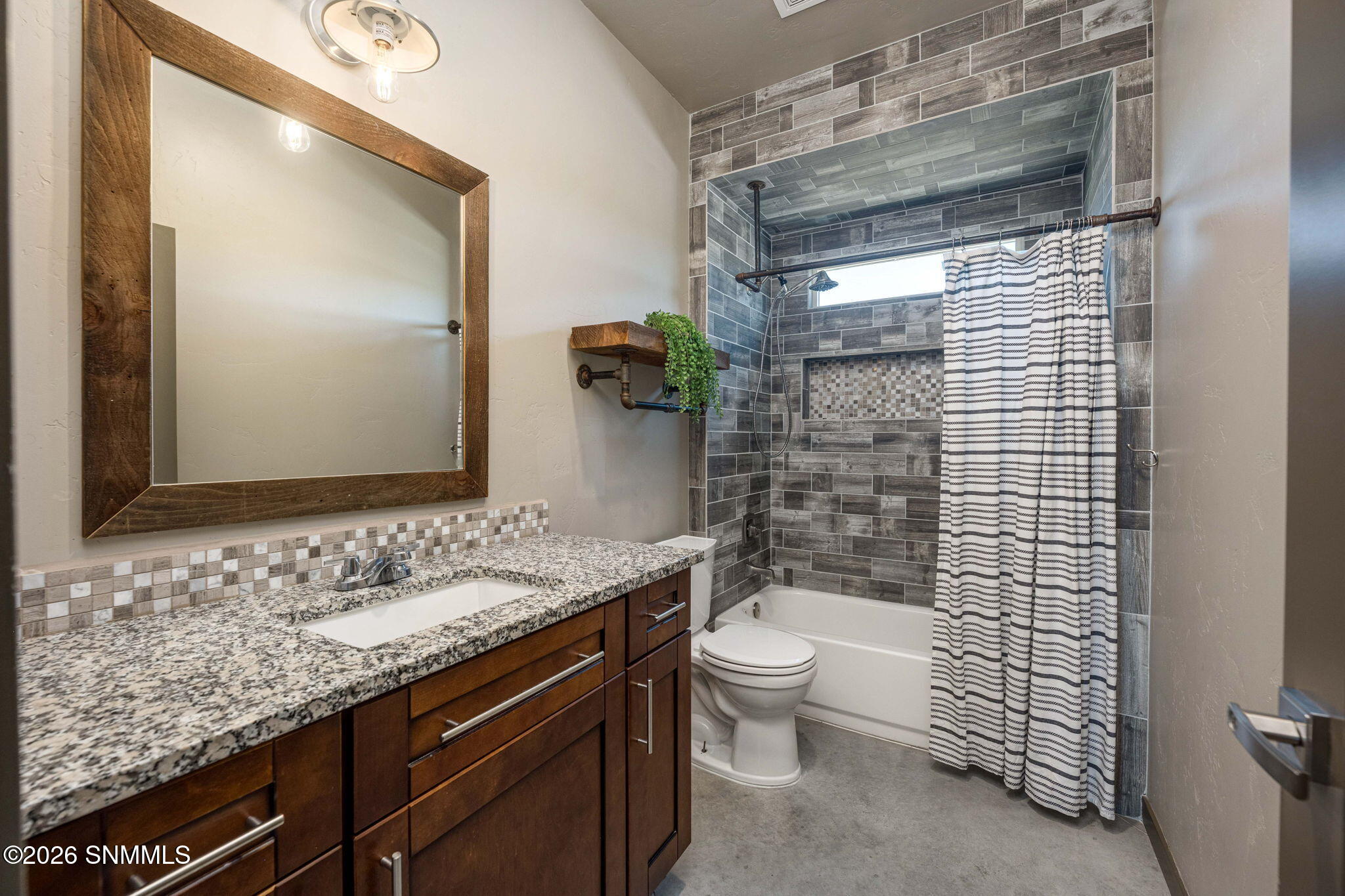 30-web-or-mls-Snappin Homes (ViaEstrella