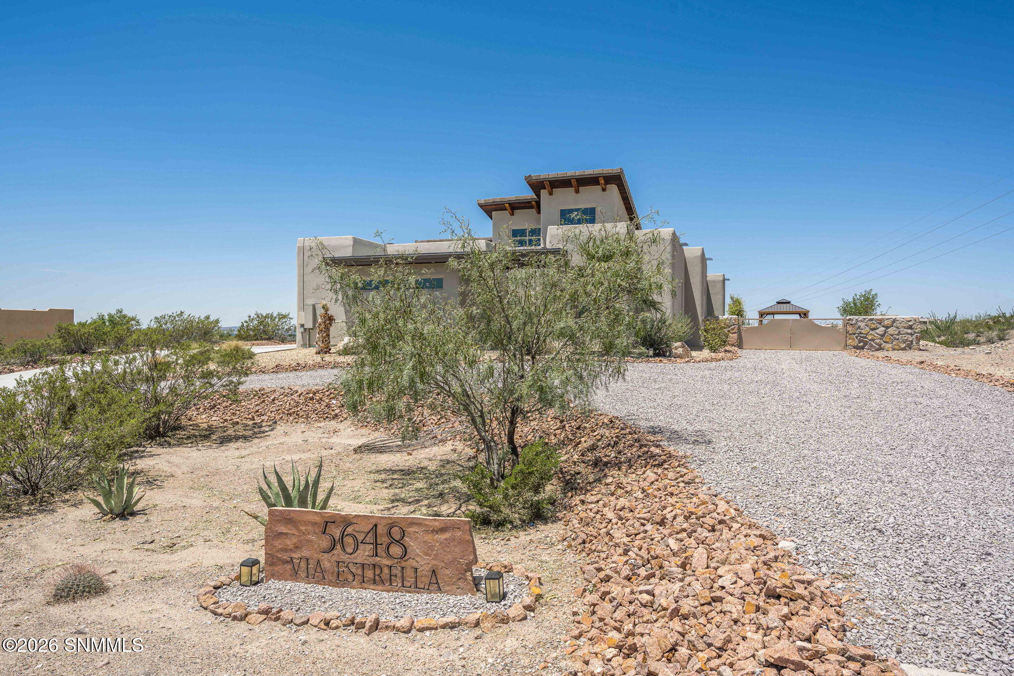 3-web-or-mls-Snappin Homes (ViaEstrella5