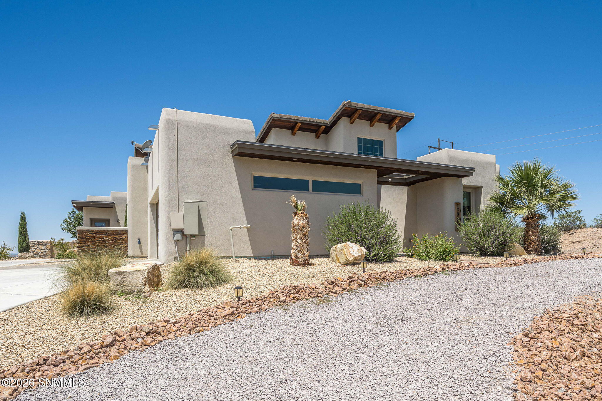 4-web-or-mls-Snappin Homes (ViaEstrella5