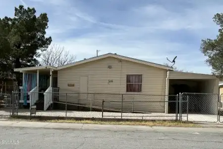 1450 Branding Iron Circle, Las Cruces, New Mexico 88005, 3 Bedrooms Bedrooms, ,2 BathroomsBathrooms,Residential,For Sale,Branding Iron,2601889