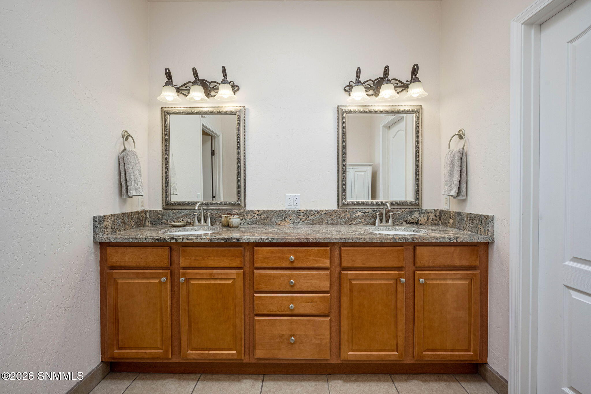 26-web-or-mls-Snappin Homes (Renoir1310)