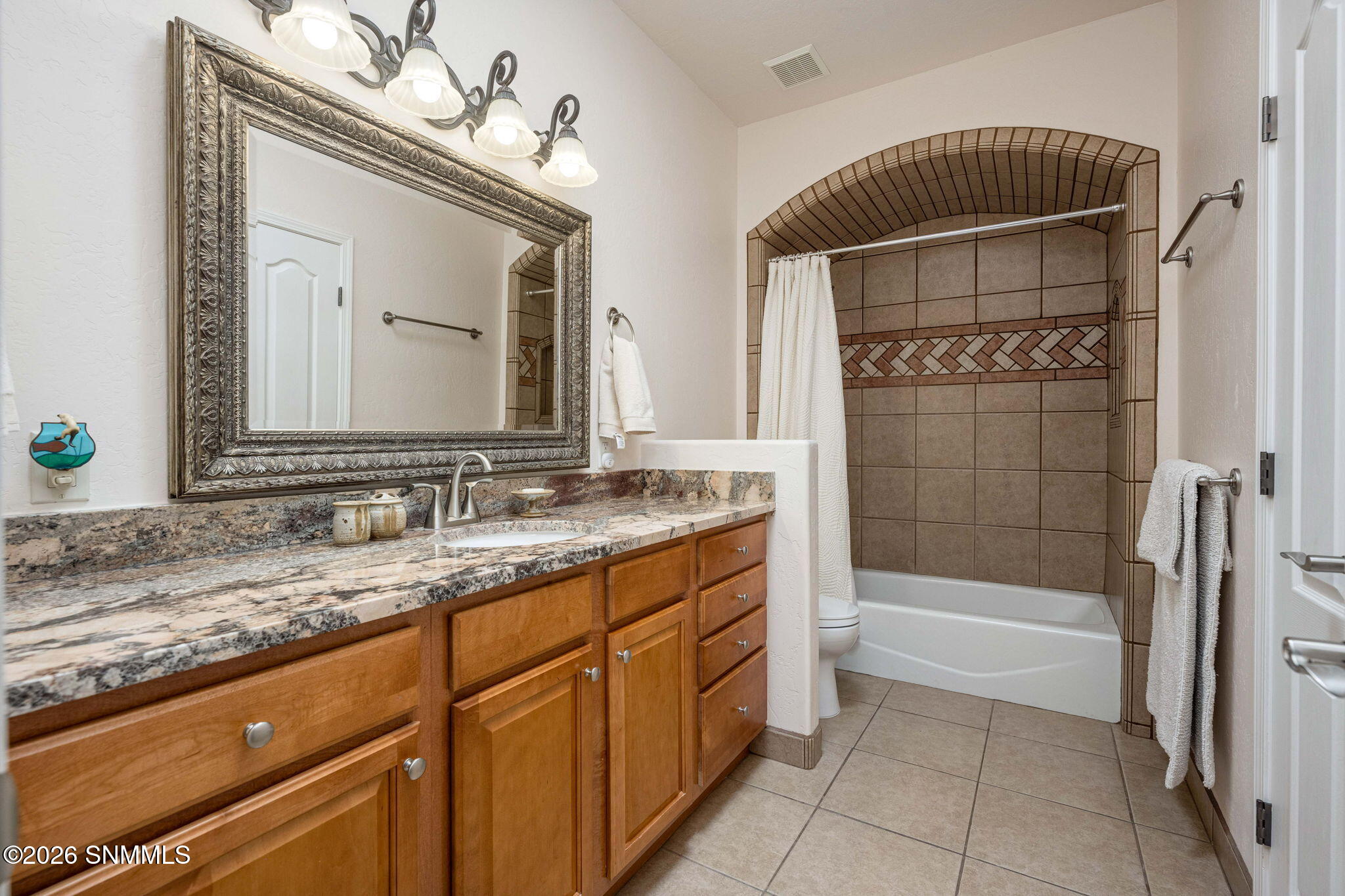 36-web-or-mls-Snappin Homes (Renoir1310)