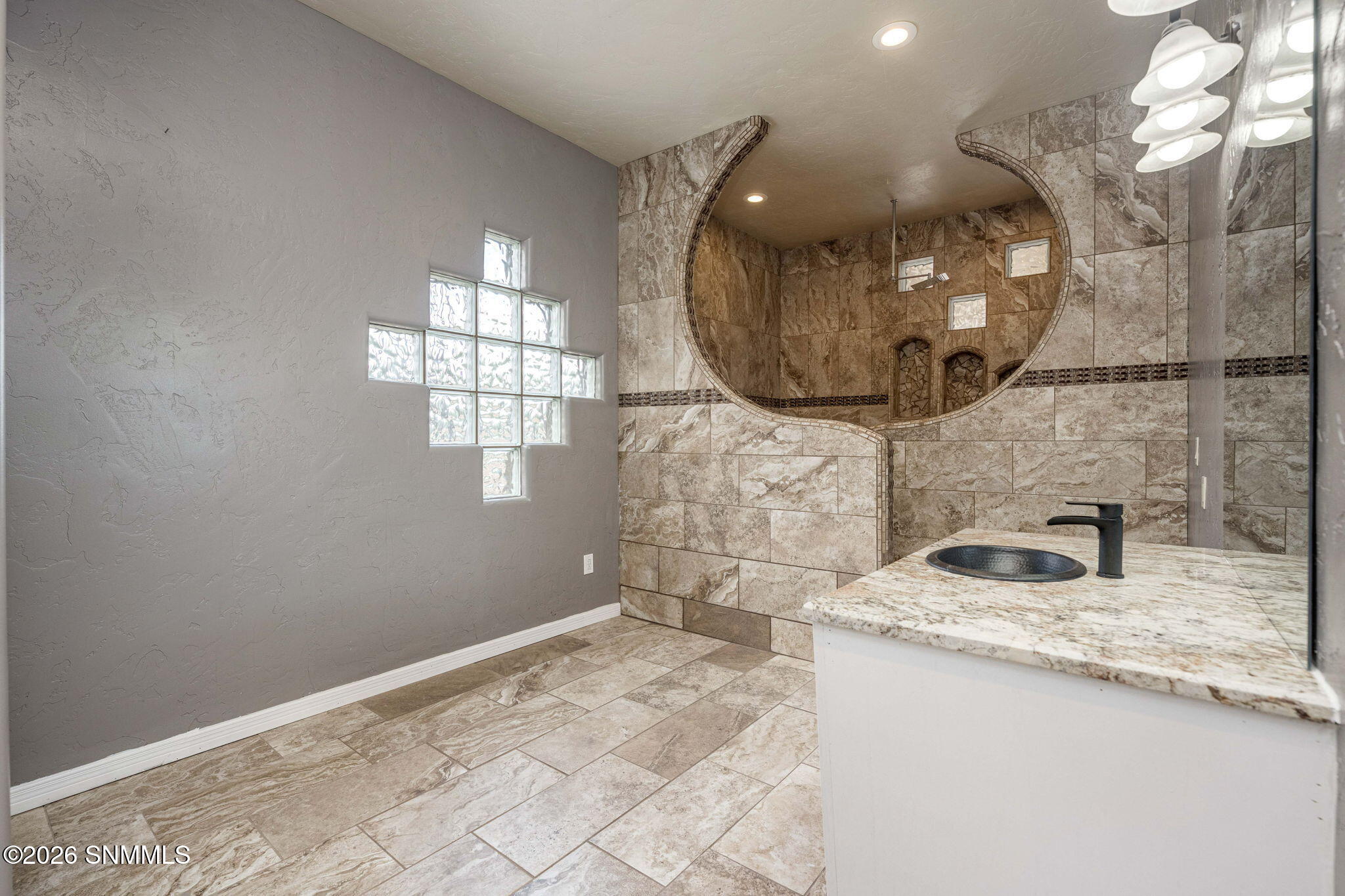 24-web-or-mls-Snappin Homes (LasFlores30