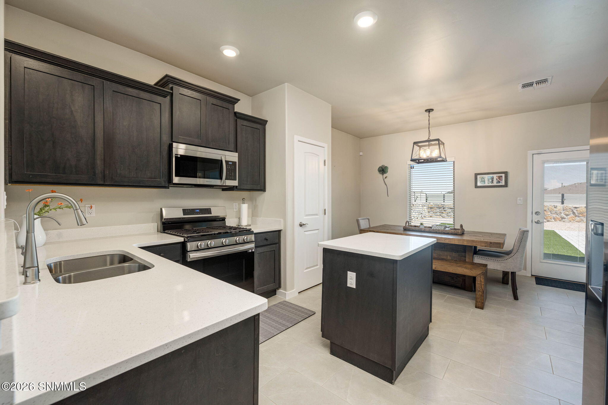 8-web-or-mls-Snappin Homes (Valentina464
