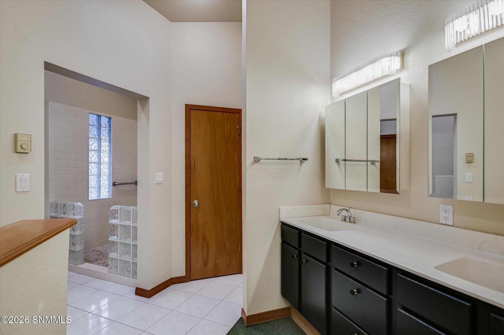 16-Main Bathroom