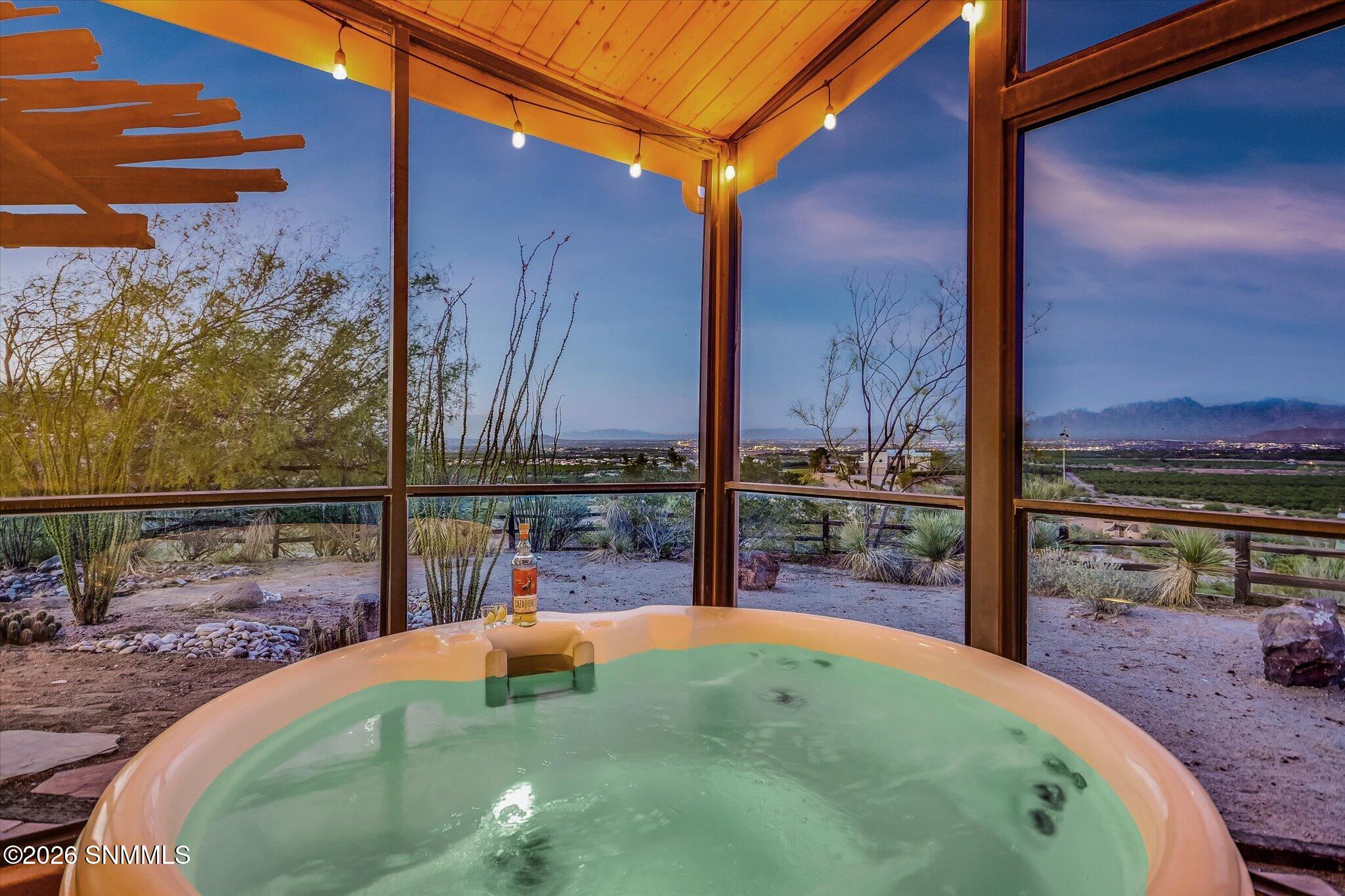 43-Screen-Porch-Hot-Tub-Twilight-View