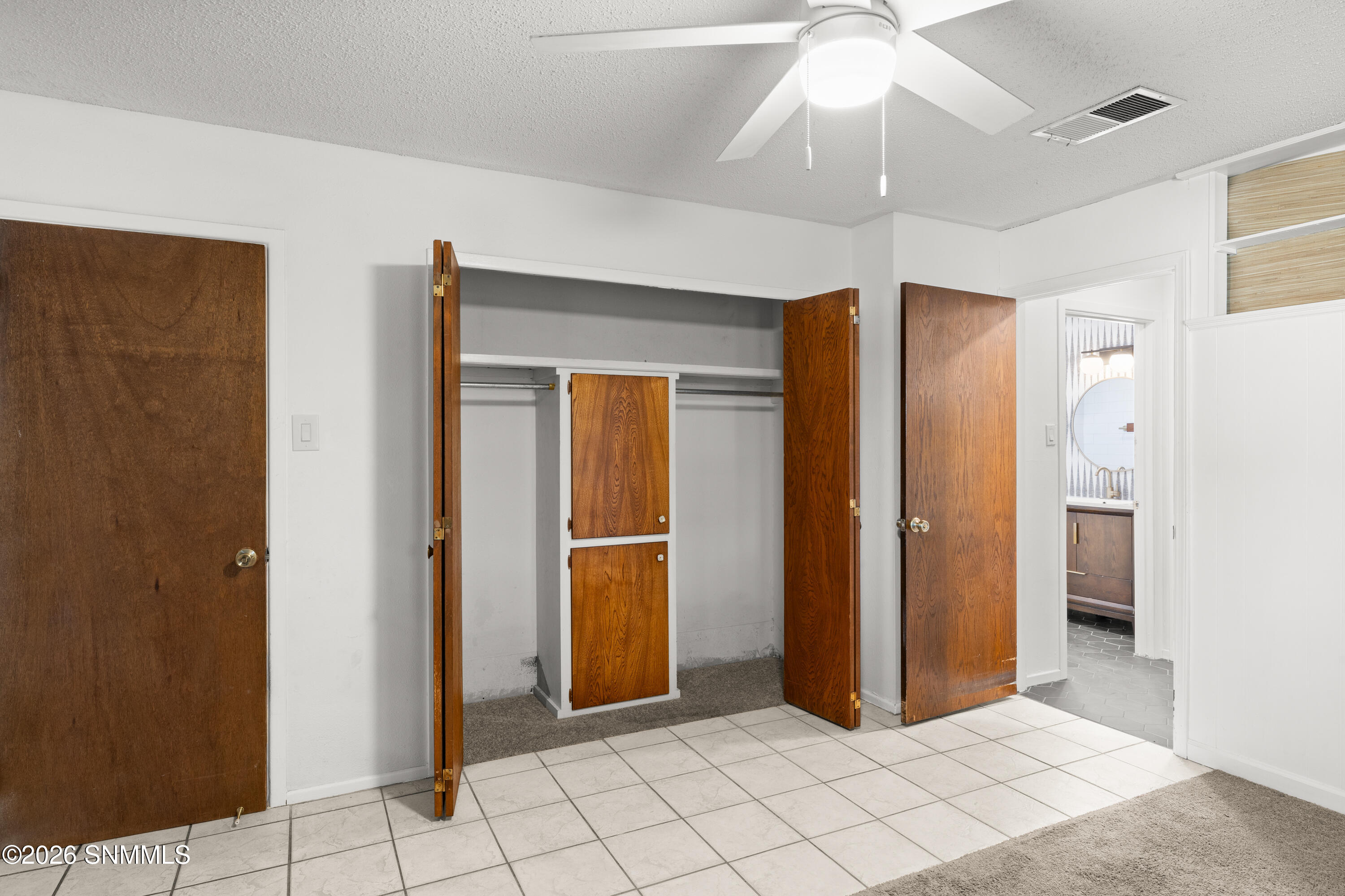 2907-Devondale-MLS-Camera-Guy-16