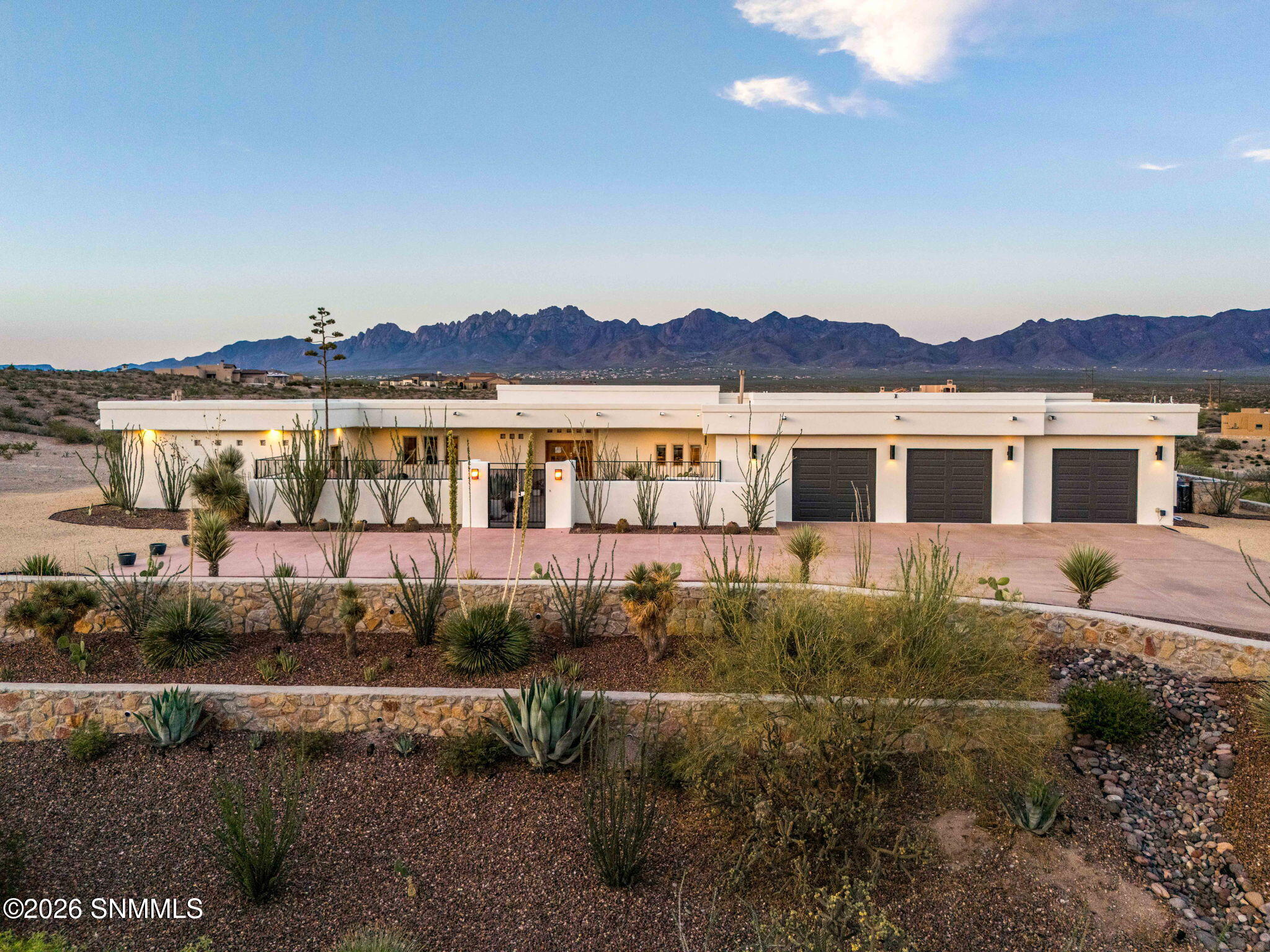 3-web-or-mls-Snappin Homes (CalleDeParad