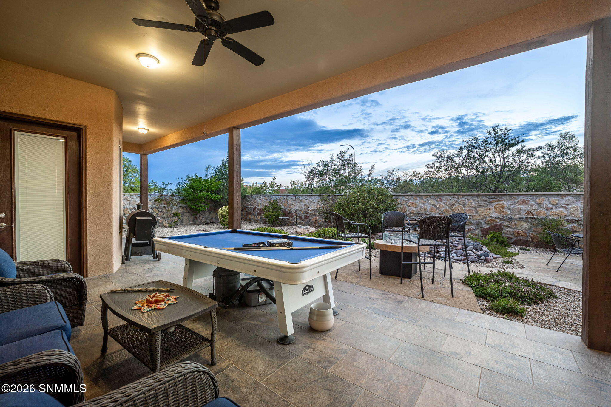 community-pool-pueblos-alameda-ranch