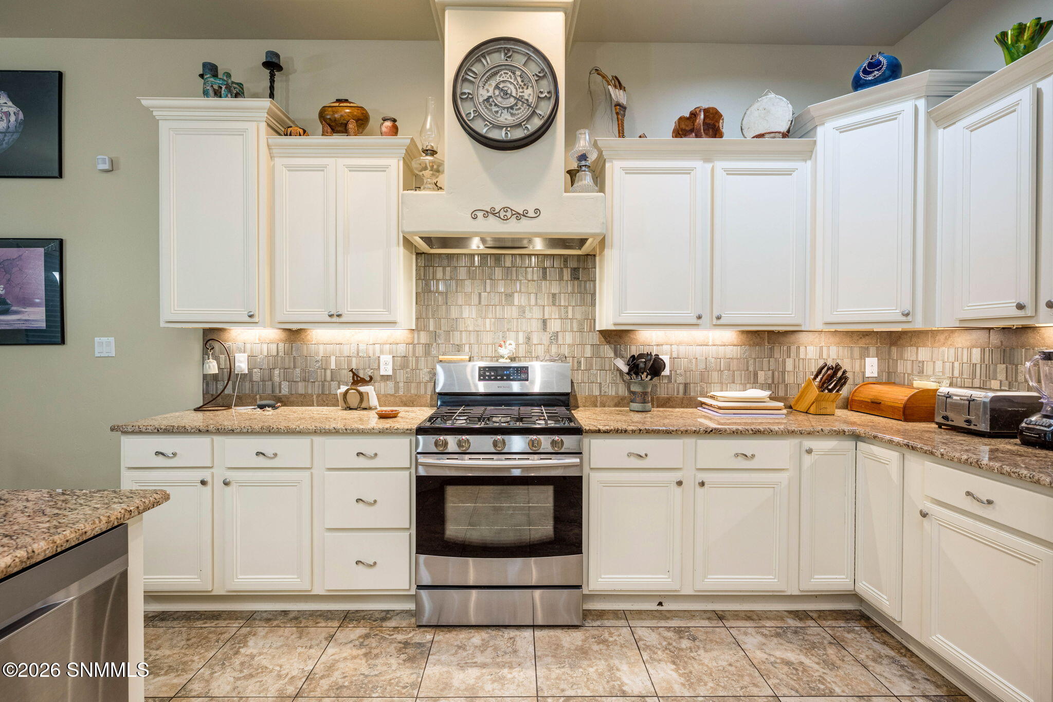 soft-close-pull-out-drawer-cabinetry