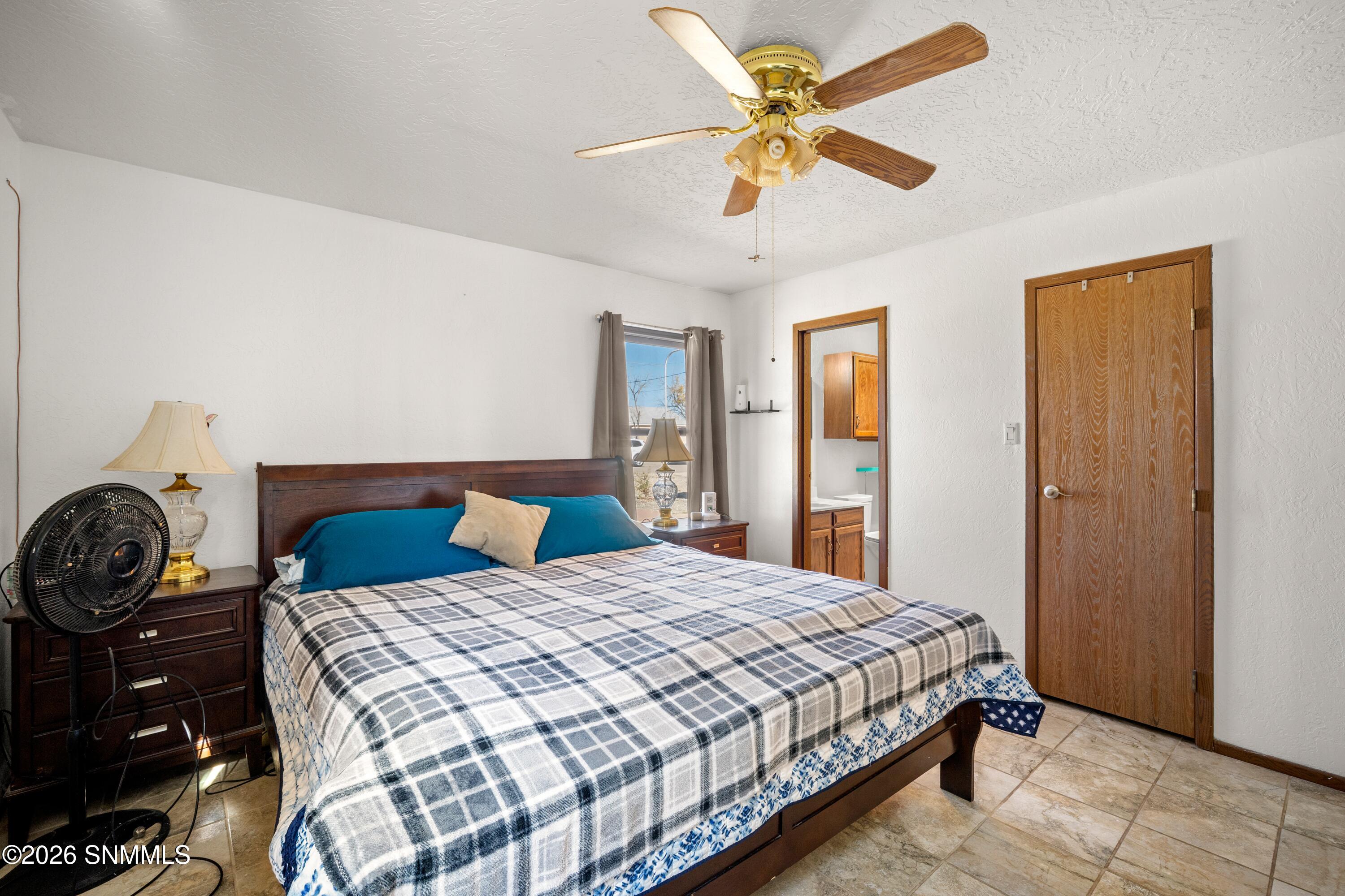 6370-Payan-MLS-Camera-Guy-32