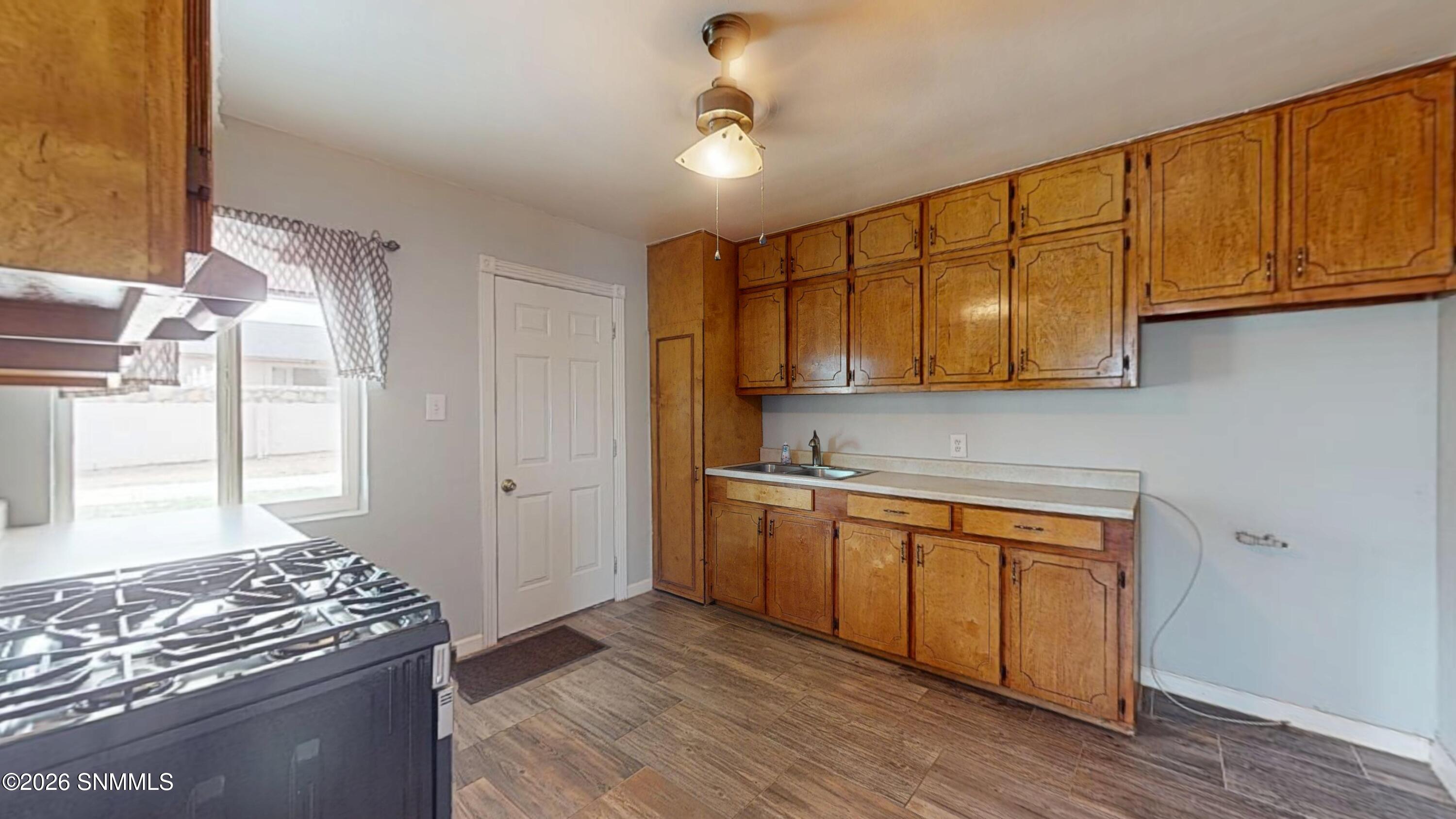 436-Gorman-St-06182026_182359 kitchen 2