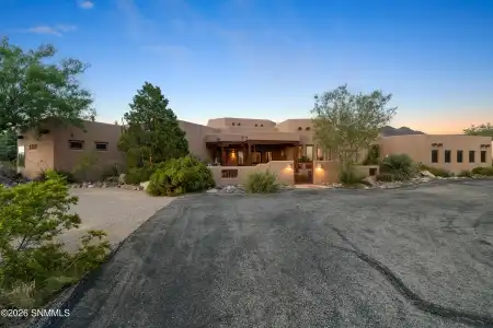 5025 Silverton Court, Las Cruces, New Mexico 88011, 3 Bedrooms Bedrooms, ,2.75 BathroomsBathrooms,Residential,For Sale,Silverton,2601975