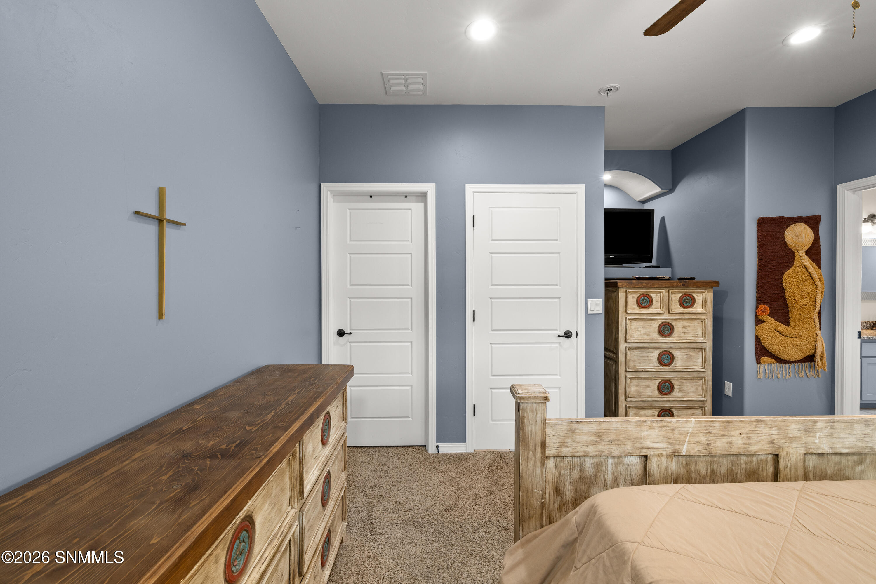 940-Flora-MLS-Camera-Guy-23