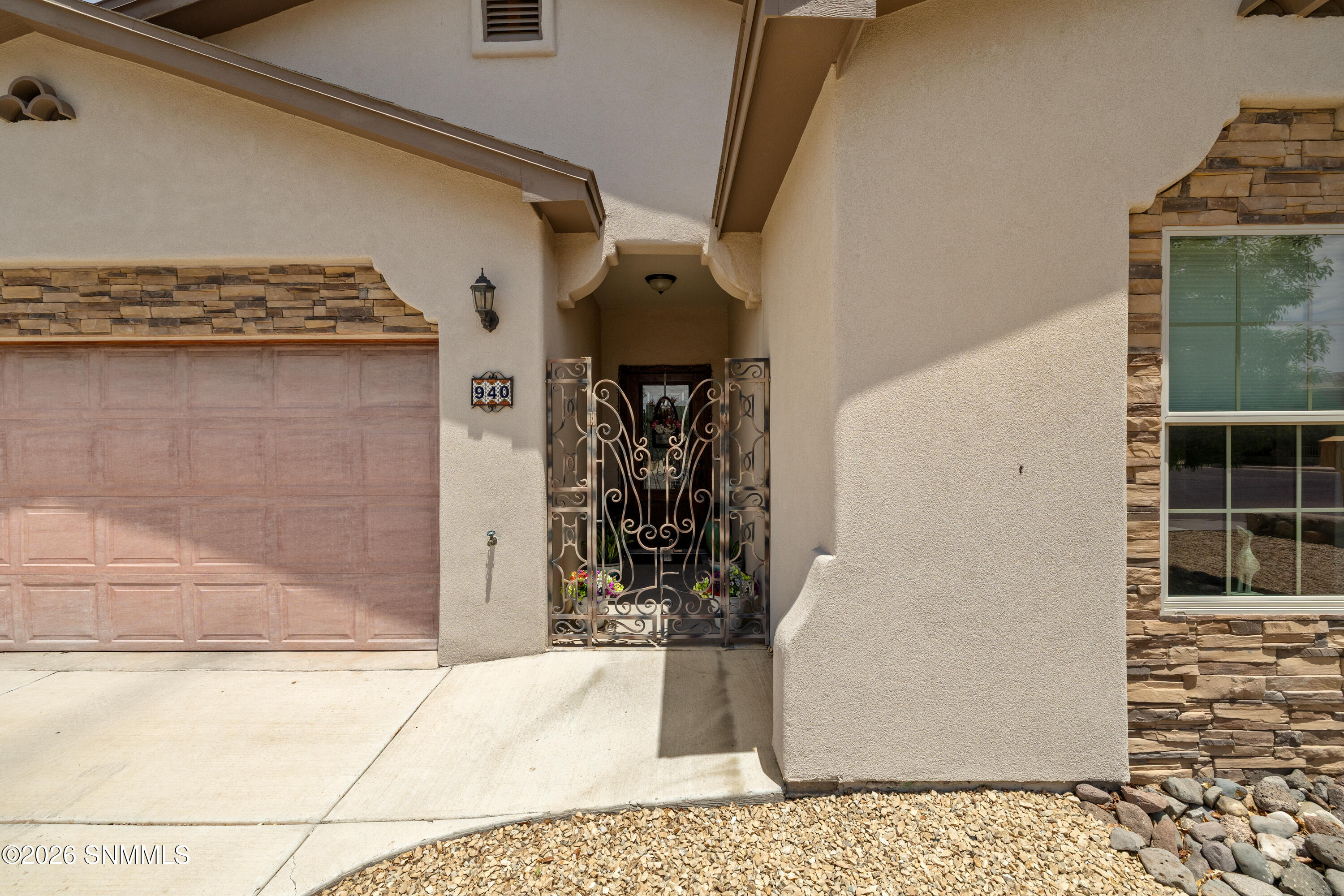 940-Flora-MLS-Camera-Guy-3