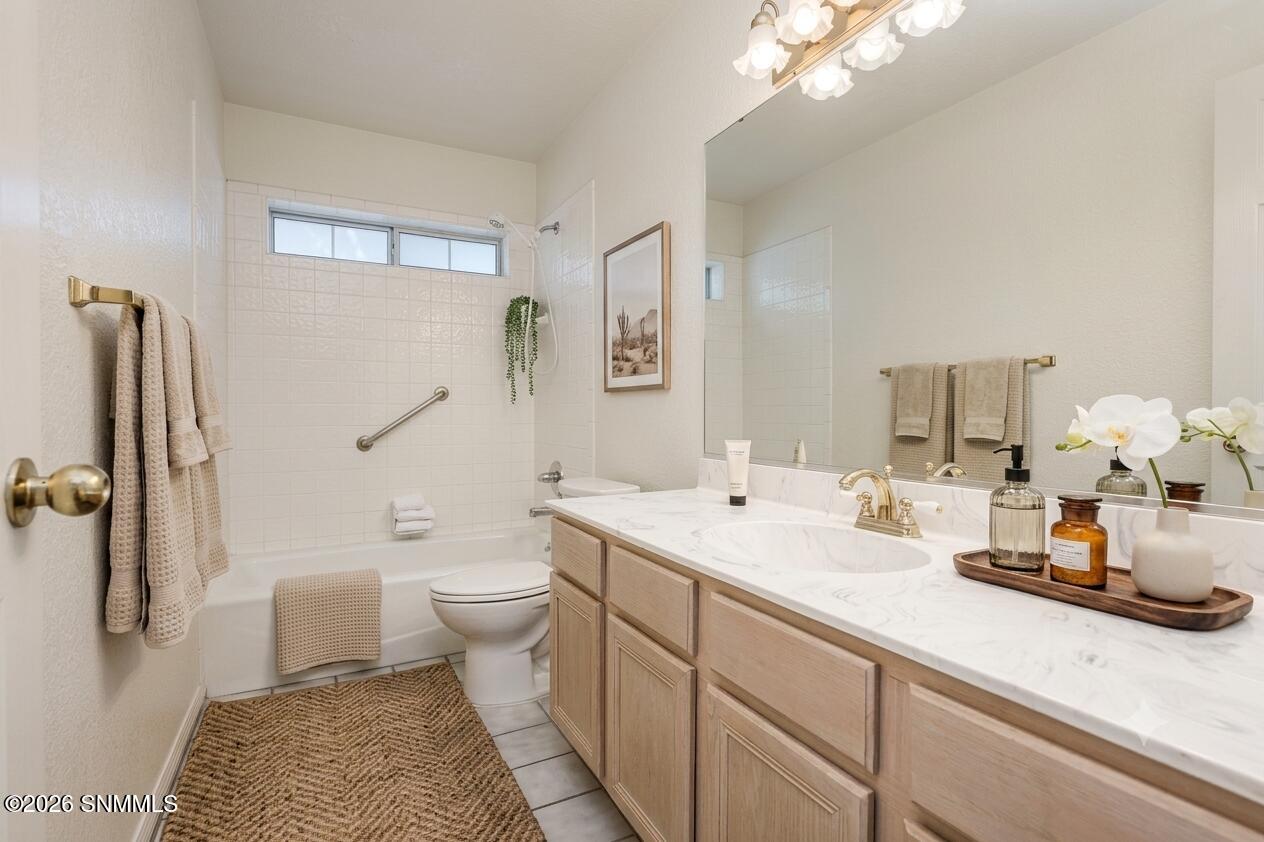 Second Bath AI staged