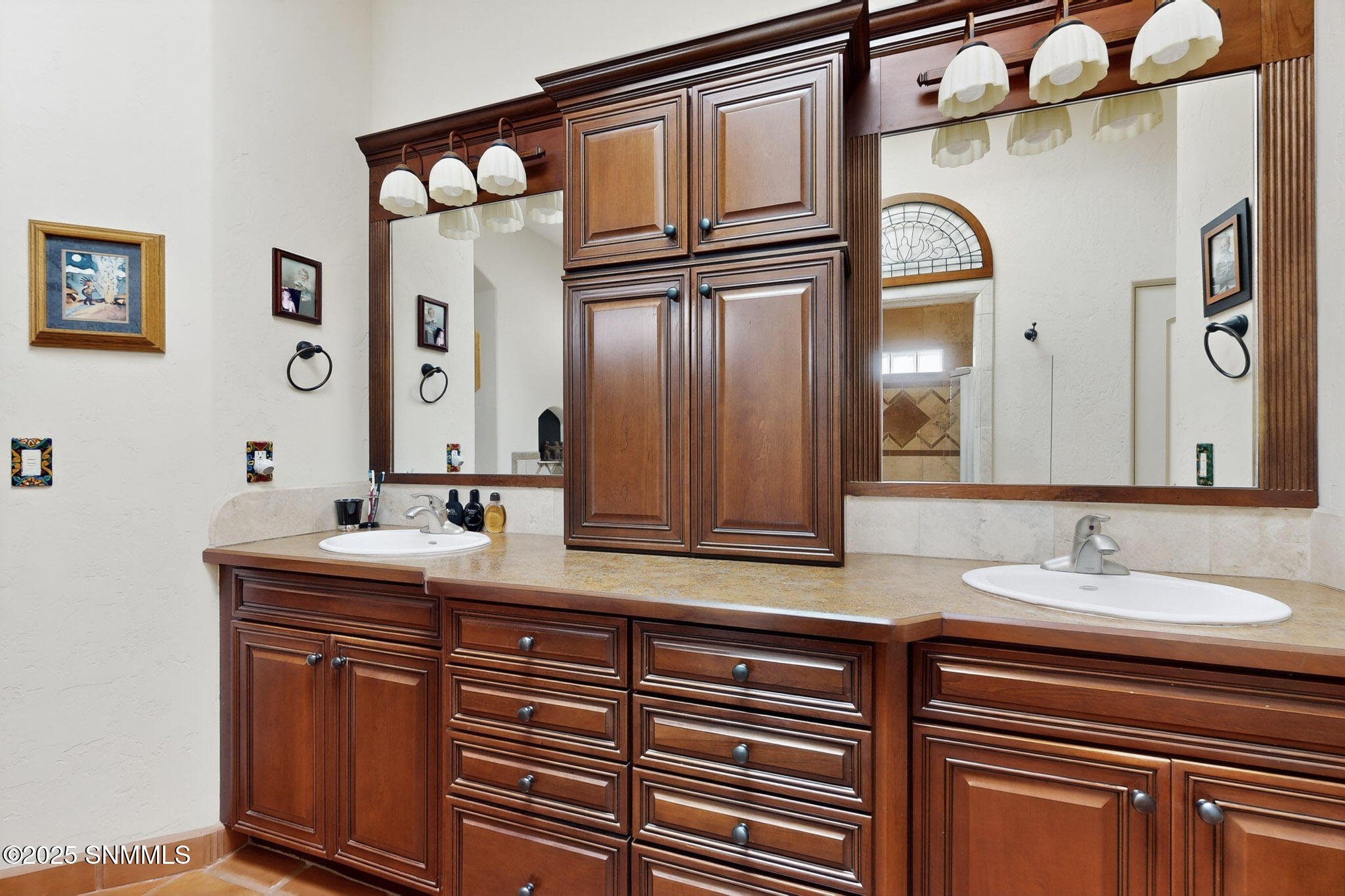 24 Primary Bath 44-054_3D-Casas-1940-San