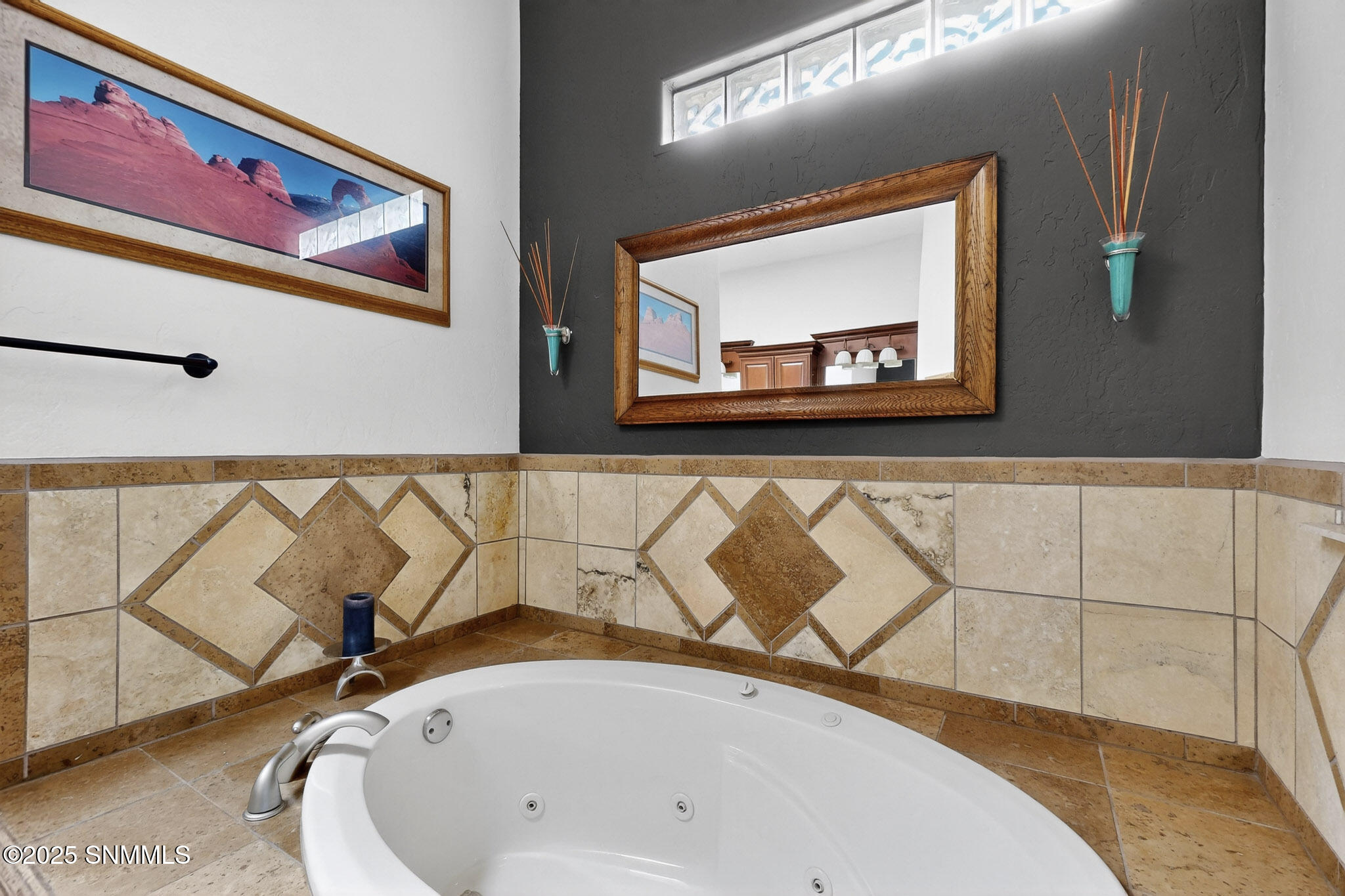 25 Primary Bath 45-051_3D-Casas-1940-San