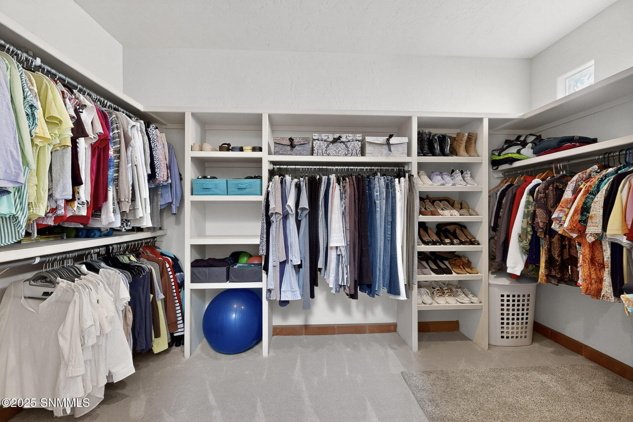 27 Primary Closet 47-032_3D-Casas-1940-S