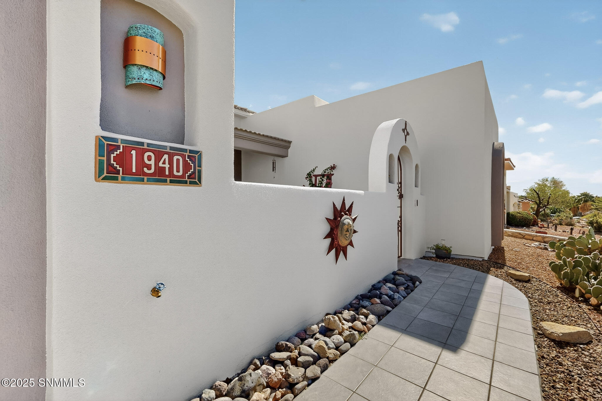 05 Courtyard 24-007_3D-Casas-1940-San-Fe