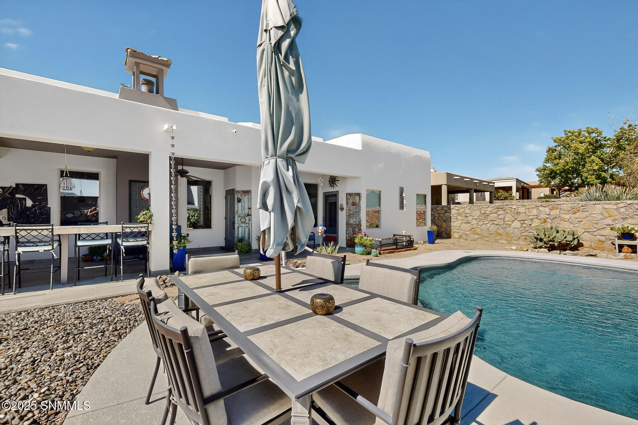 48 Backyard Pool 73-030_3D-Casas-1940-Sa