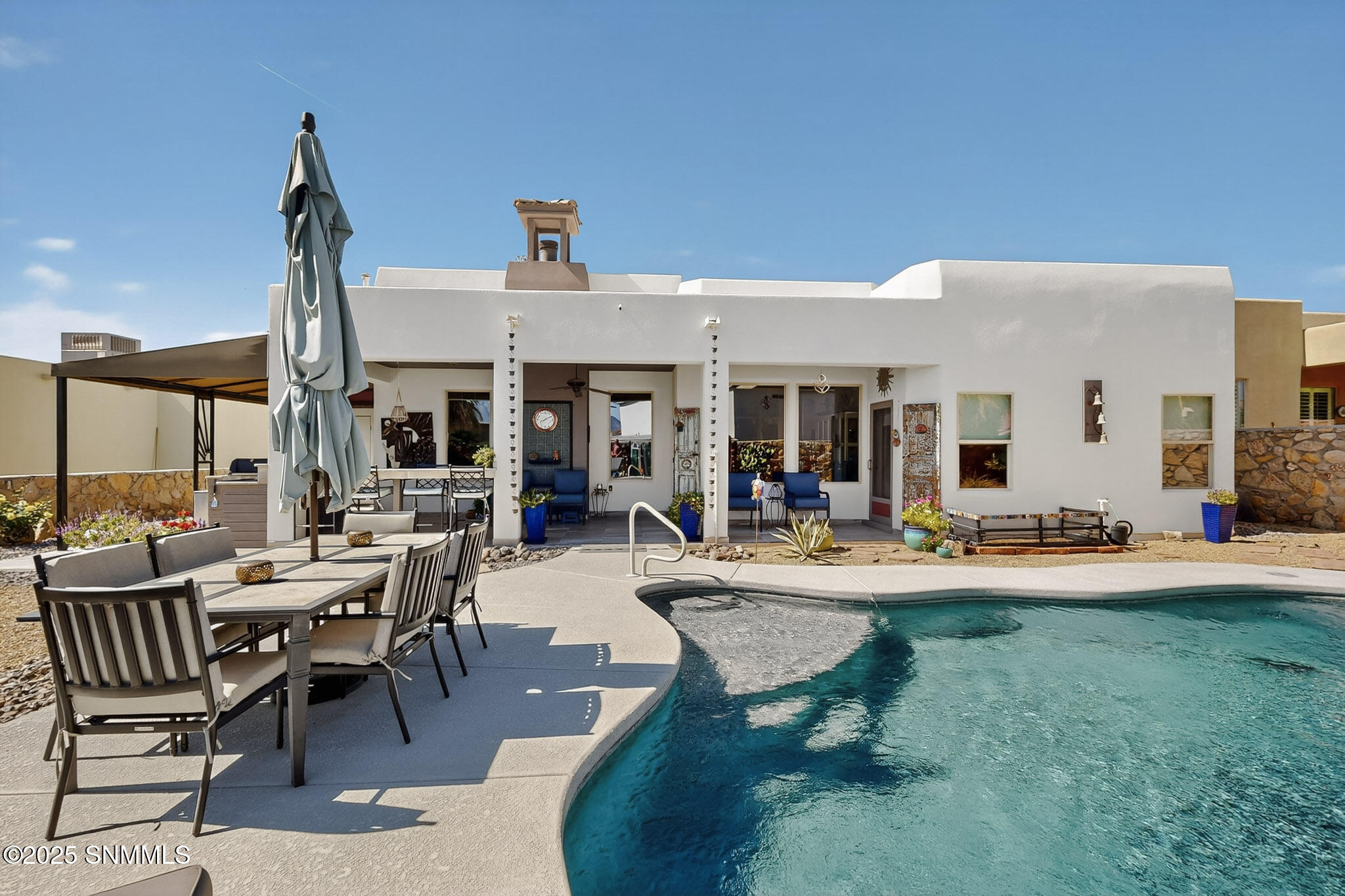 49 Backyard Pool 72-029_3D-Casas-1940-Sa