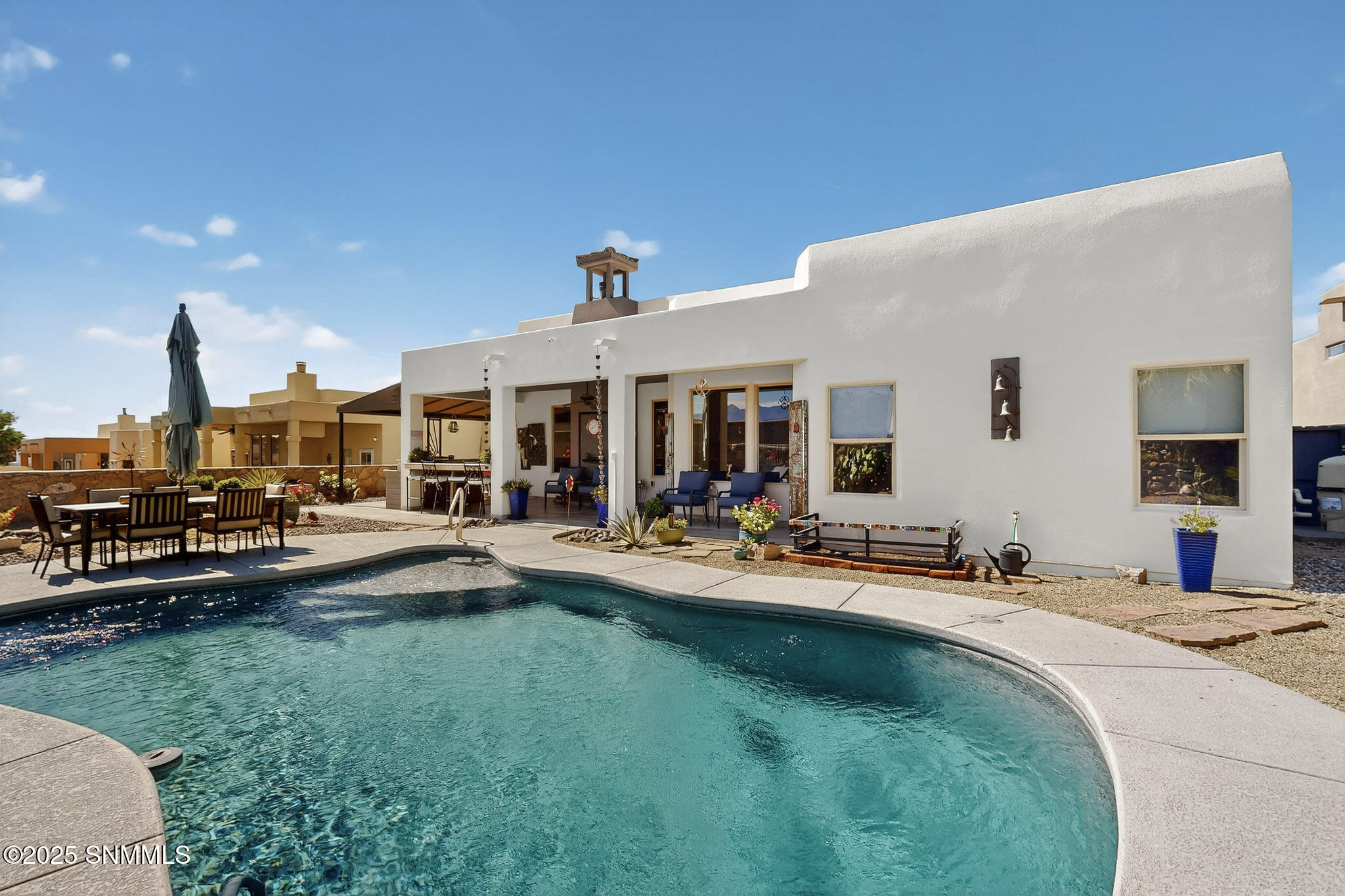 47 Backyard Pool 71-028_3D-Casas-1940-Sa