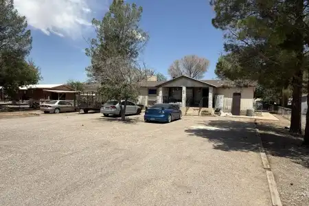 660 King Edward Avenue, Las Cruces, New Mexico 88007, 4 Bedrooms Bedrooms, ,3 BathroomsBathrooms,Residential,For Sale,King Edward,2602047