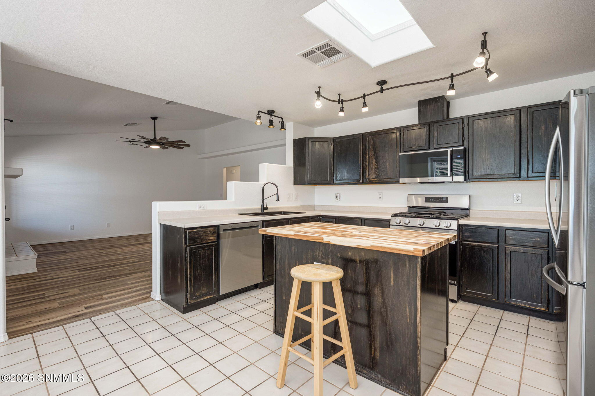 12-web-or-mls-Snappin Homes (Gem4986)-12