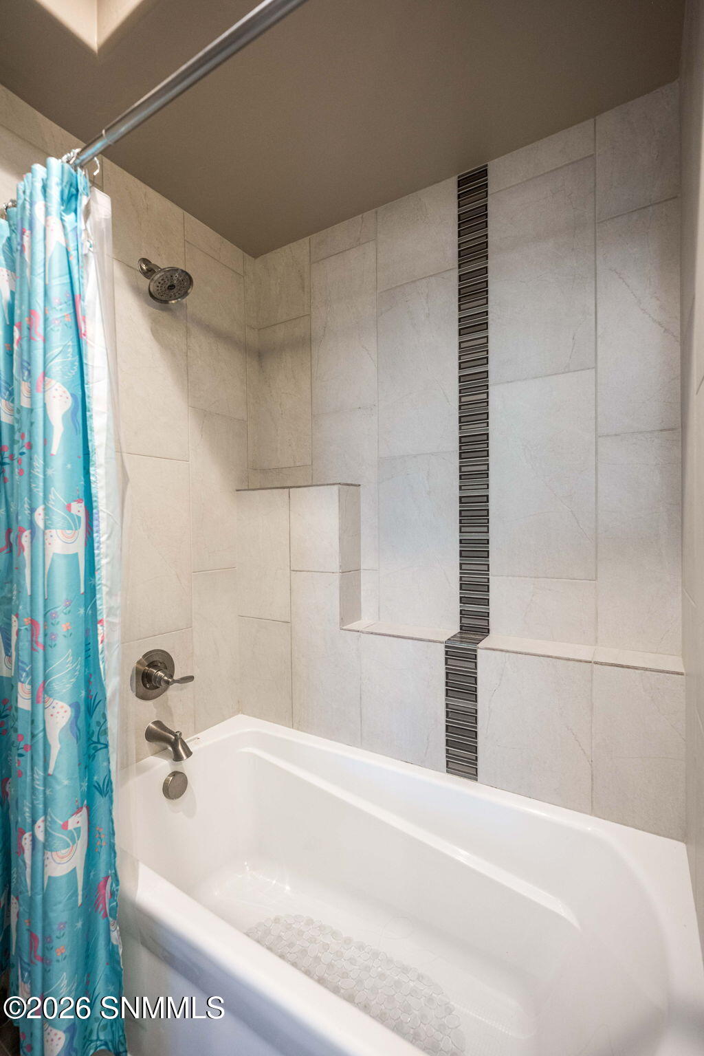 Full Bathroom 2