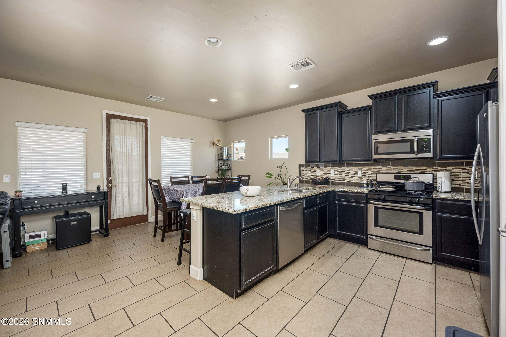 3-web-or-mls-Snappin Homes (LaPurisima41
