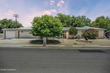 2810 Topley Avenue, Las Cruces, New Mexico 88005, 3 Bedrooms Bedrooms, ,1.75 BathroomsBathrooms,Residential,For Sale,Topley,2602064